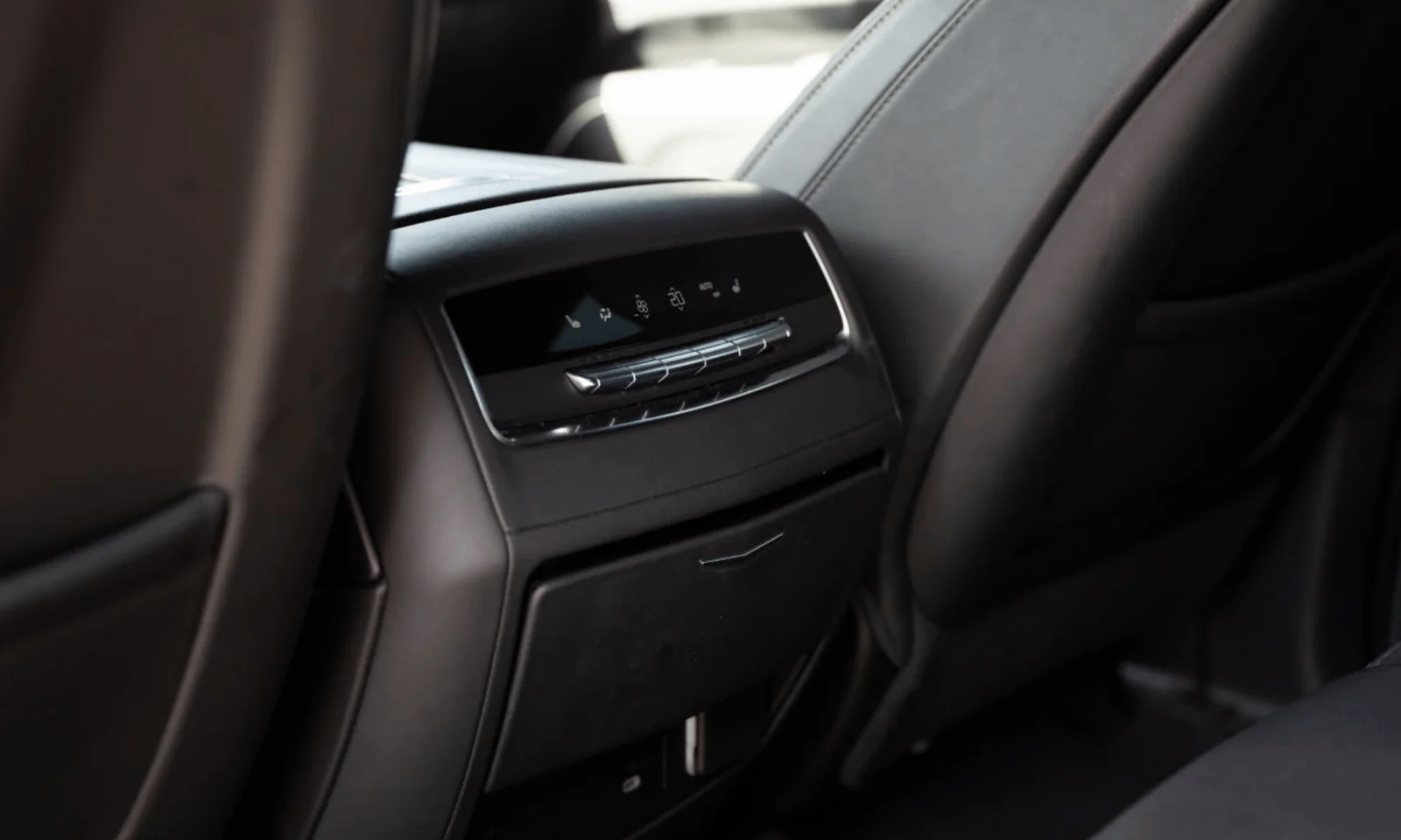 Cadillac Escalade photo 4
