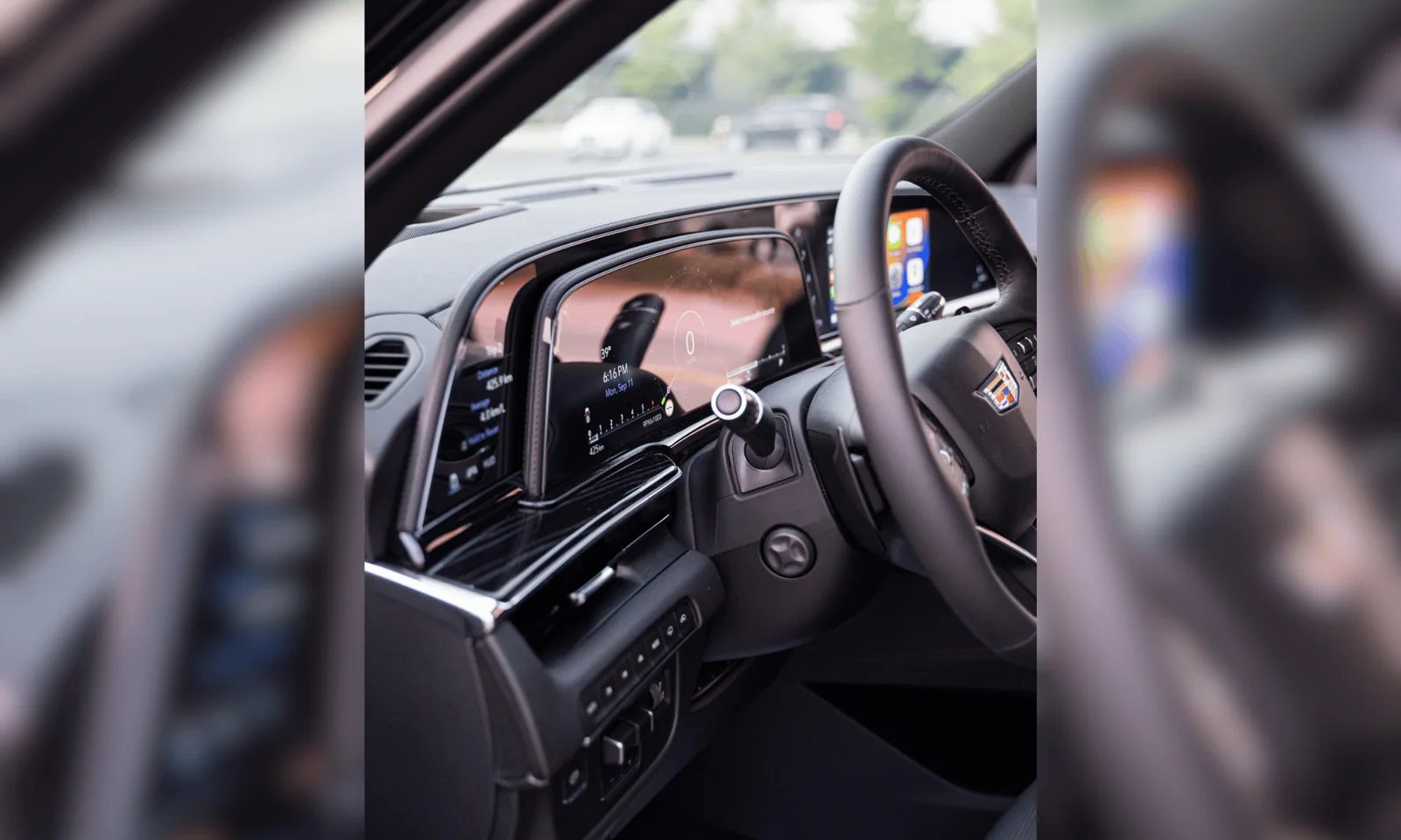 Cadillac Escalade photo 2