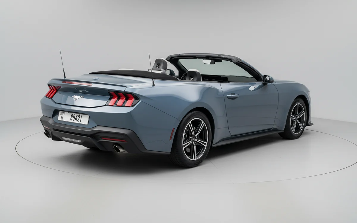 Ford Mustang Convertible photo 2