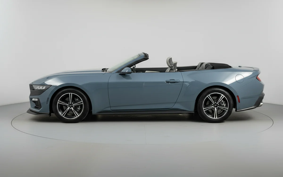 Ford Mustang Convertible photo 3