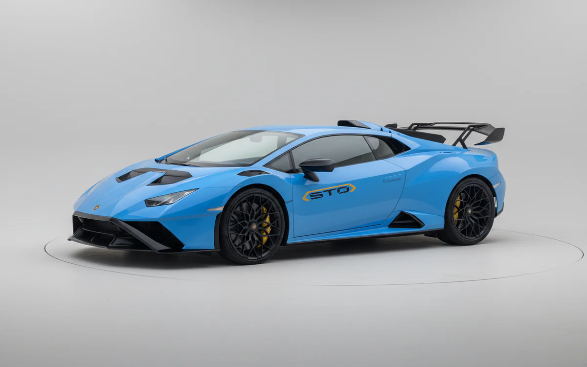 Lamborghini Huracan STO photo 2