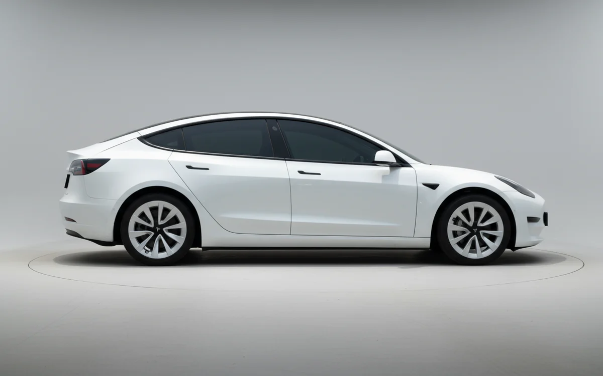 Tesla Model 3 photo 4
