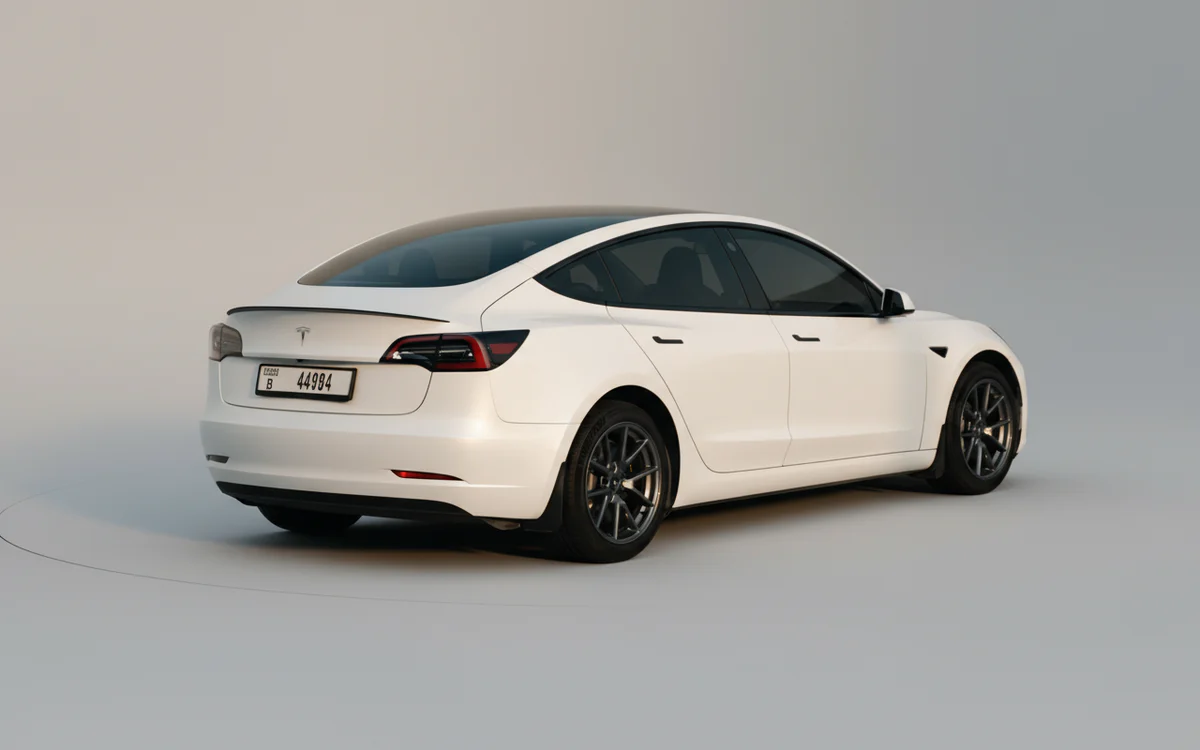 Tesla Model 3 photo 4