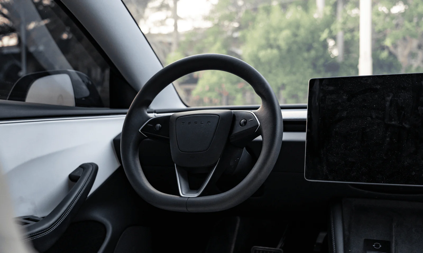 Tesla Model 3 photo 8