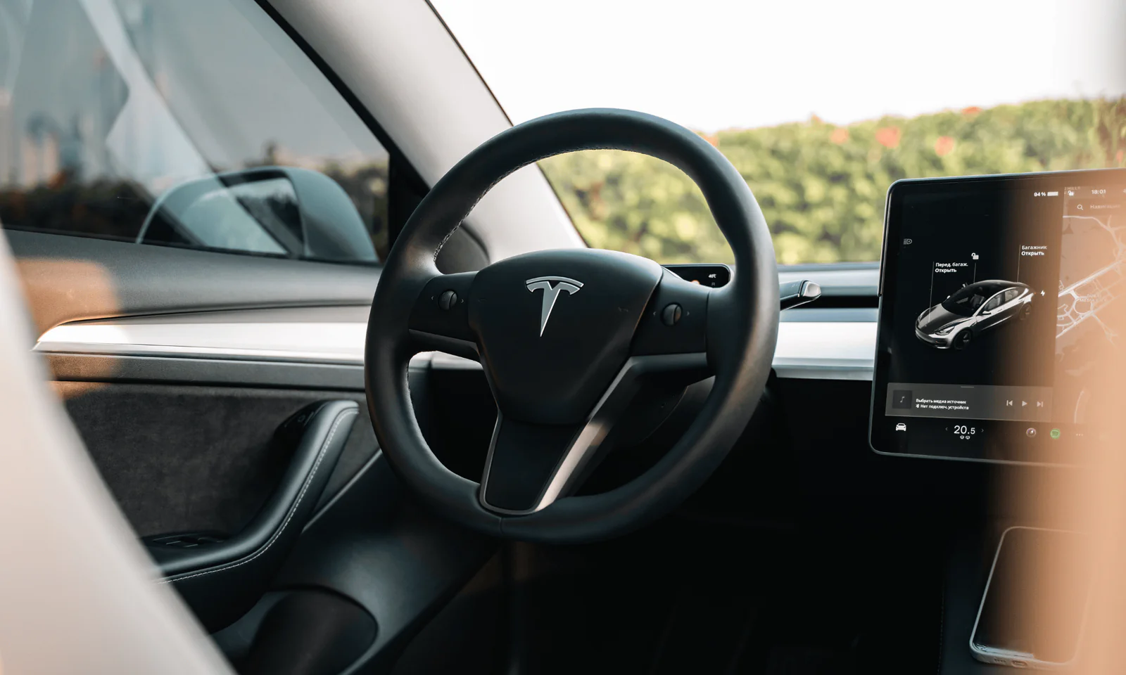 Tesla Model 3 photo 7