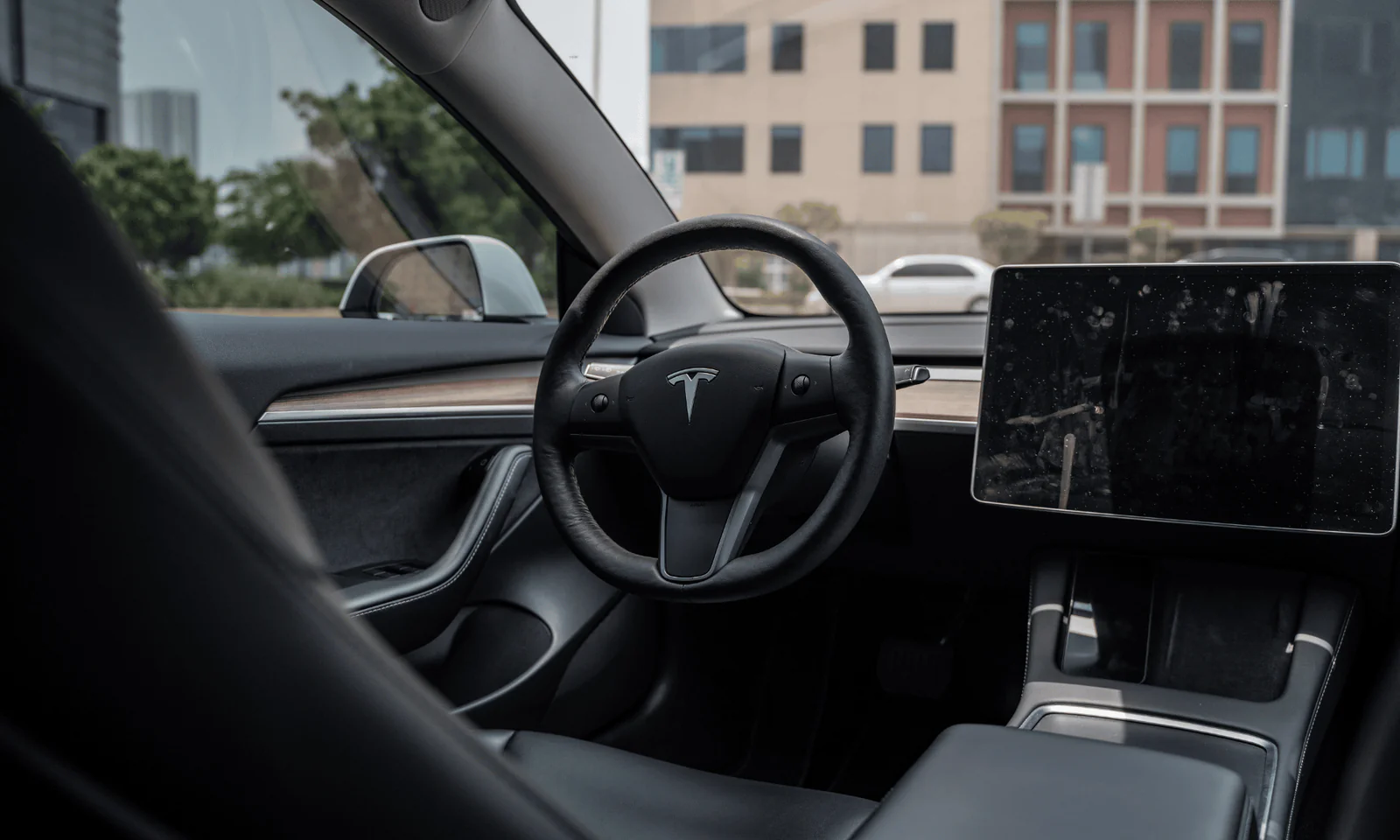 Tesla Model 3 photo 9